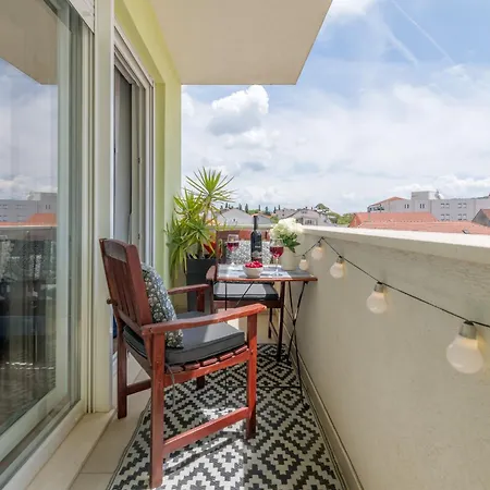 Downtown Apartment *